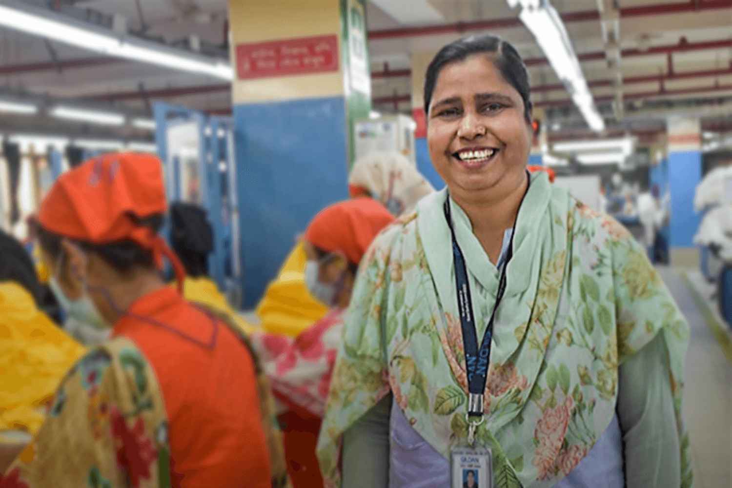 Lily Akter, una de las coordinadoras de garantía de calidad de Gildan en Bangladesh.