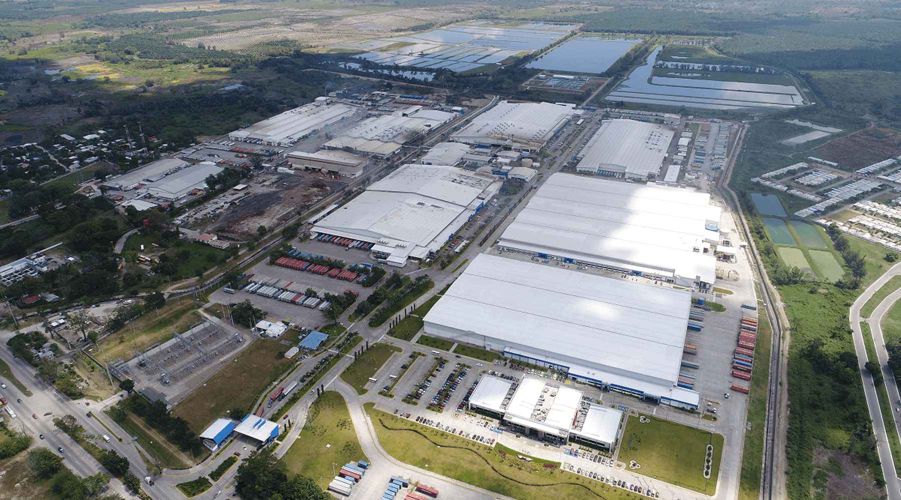 Une photo aérienne du complexe de fabrication de Gildan à Rio Nance, au Honduras.