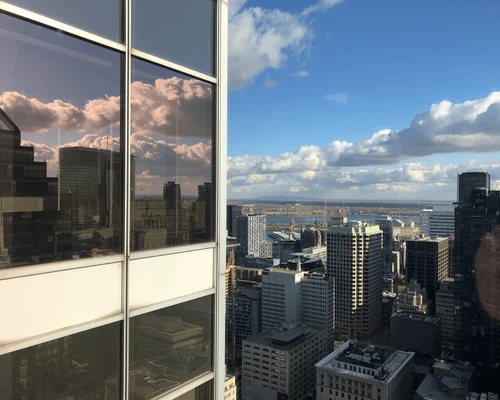 Fachada exterior de la sede corporativa de Gildan en Montreal