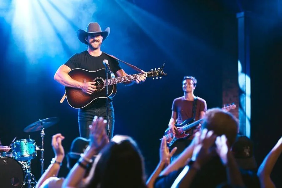 Gildan® annonce un partenariat avec Riley Green pour la Journée nationale des sous-vêtements