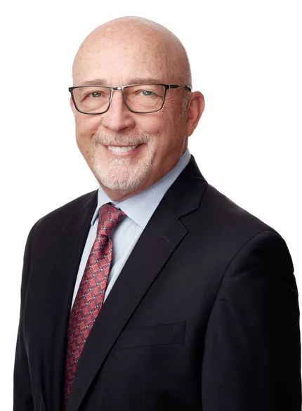 Michael Kneeland, Presidente de la Junta Directiva