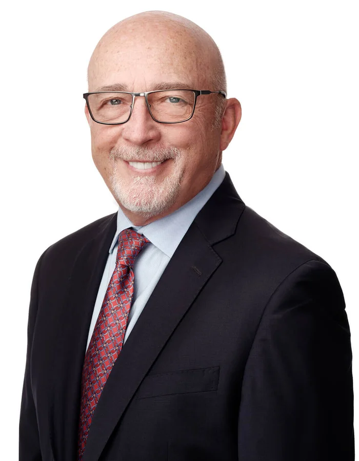 Michael Kneeland, Presidente de la Junta Directiva